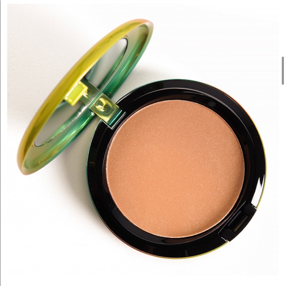 MAC LE Refined Golden Bronzing Powder